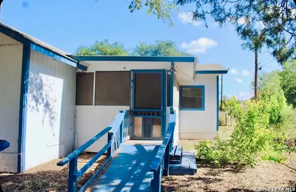 311 N Mulberry St, Pearsall, TX 78061