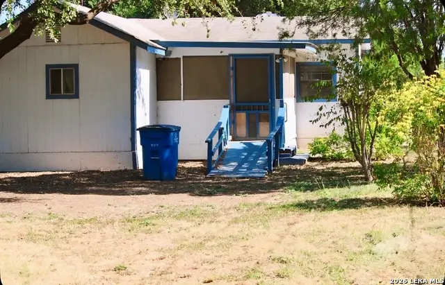 311 N Mulberry St, Pearsall, TX 78061 - #3