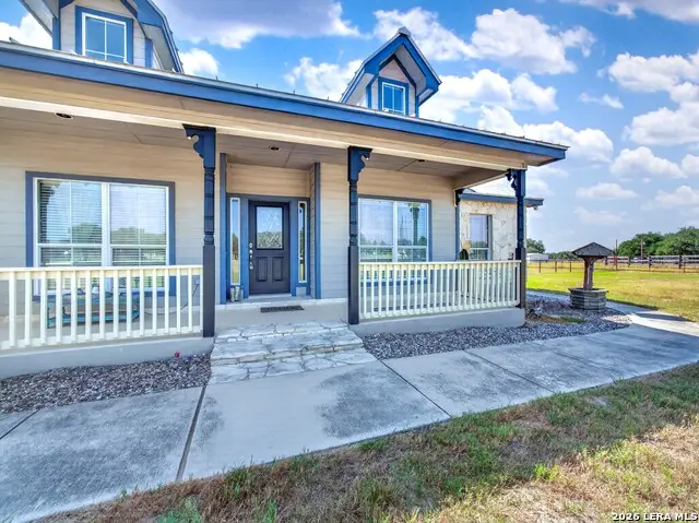 247 S Palo Alto Dr, Floresville, TX 78114 - #3