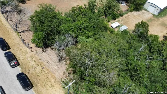 1208 6th St, Floresville, TX 78114 - #2