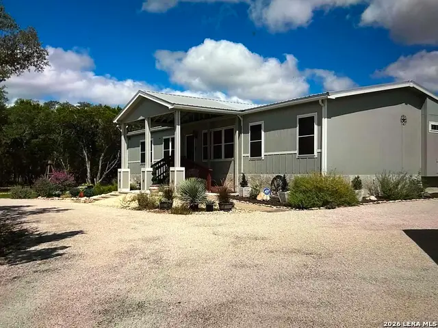 870 Spur Rd, Lakehills, TX 78063 - #1