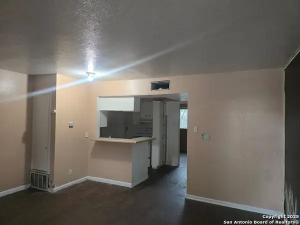 170 De Chantle #APT 704, San Antonio, TX 78201