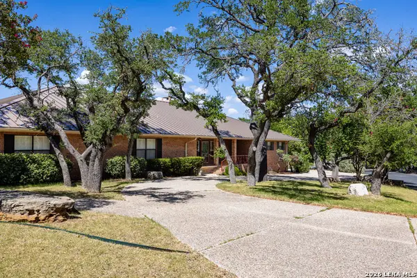 304 Spring Mill Dr, Kerrville, TX 78028
