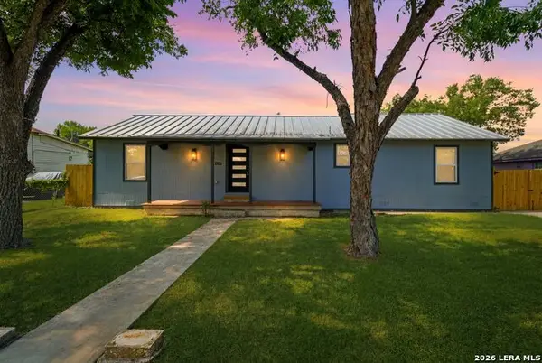 1126 W Lullwood Ave, San Antonio, TX 78201