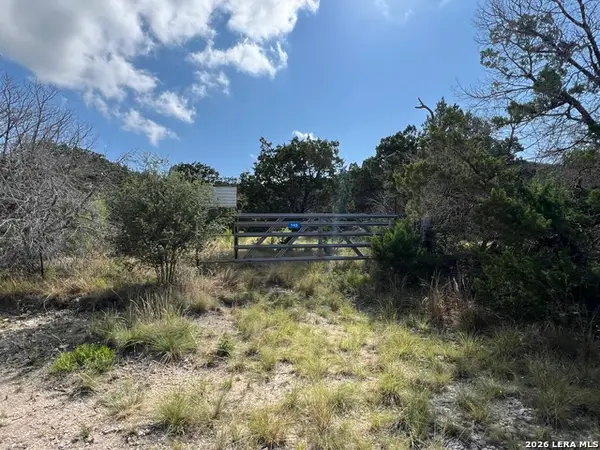 145 E Hunter, Pipe Creek, TX 78063