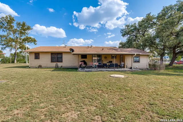 614 E Martindale St, Seguin, TX 78155 - #1