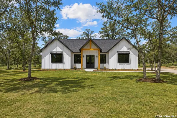 125 Syrah St, La Vernia, TX 78121