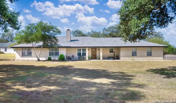 206 Deer Ridge Dr, La Vernia, TX 78121