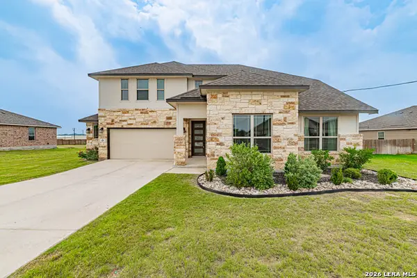 109 Willow Oak Trl, Floresville, TX 78114