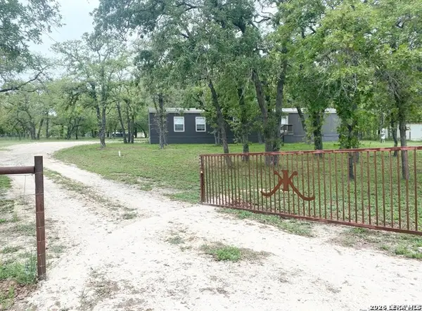 404 Hollow Oak, La Vernia, TX 78121