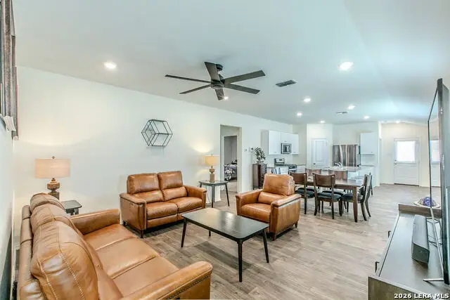237 Middle Green Loop, Floresville, TX 78114 - #2