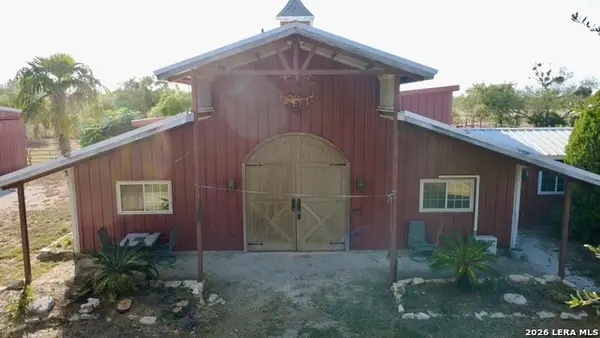 2710 N State Highway 80, Nixon, TX 78140