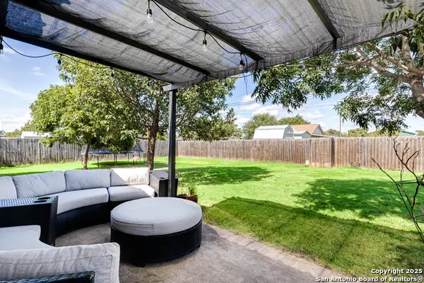 1299 Oakridge Dr, Blanco, TX 78606