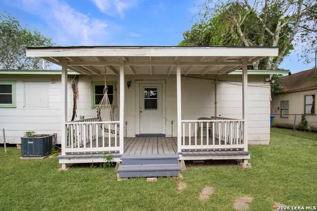 503 N Monroe St, Beeville, TX 78102 - #3