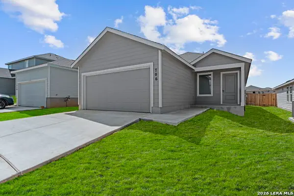 706 Thea Mdws, Marion, TX 78124
