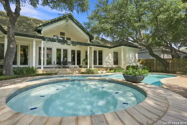 5 Inwood Terrace Dr, San Antonio, TX 78248
