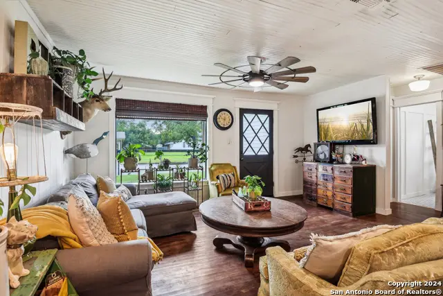 464 S Washington Avenue, New Braunfels, TX 78130 - #3