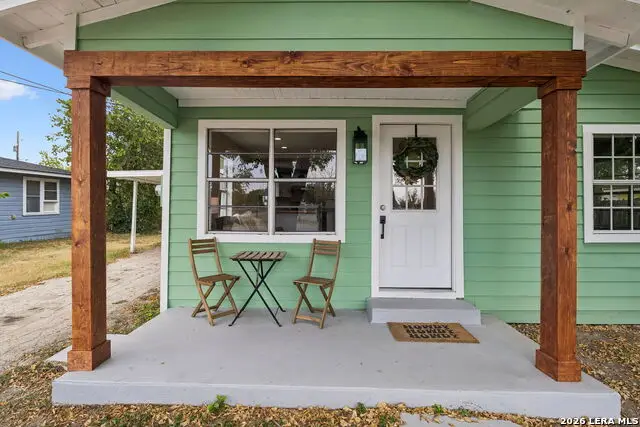 647 Dolle Ave, Seguin, TX 78155 - #2