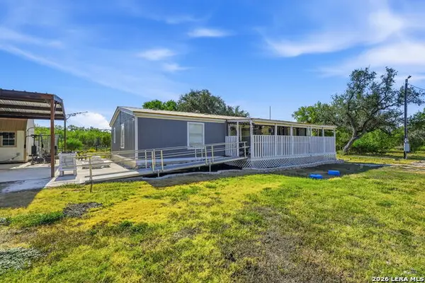 104 County Road 4637, Hondo, TX 78861