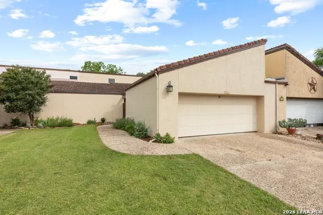 362 Englewood Dr, Kerrville, TX 78028 - #2