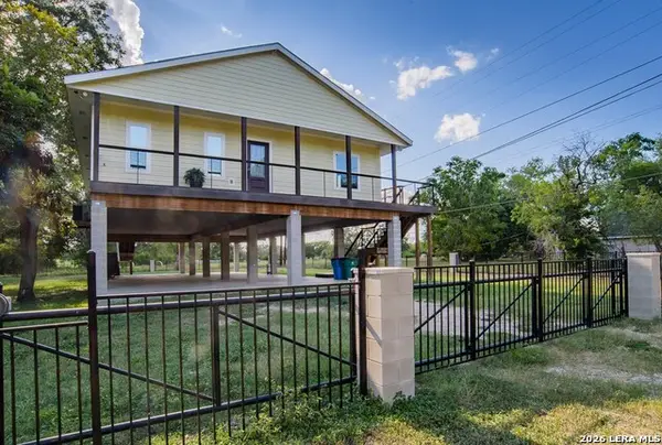 105 Rio Grande Dr, Seguin, TX 78155