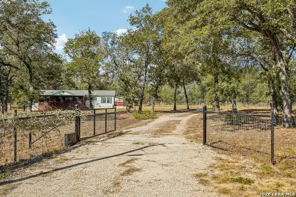 177 Longhorn Rd, Stockdale, TX 78160