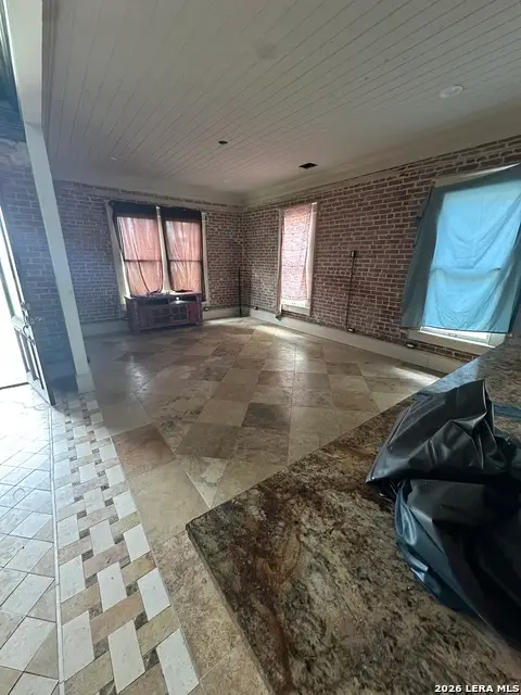 2247 N Interstate 35, San Antonio, TX 78208 - #2