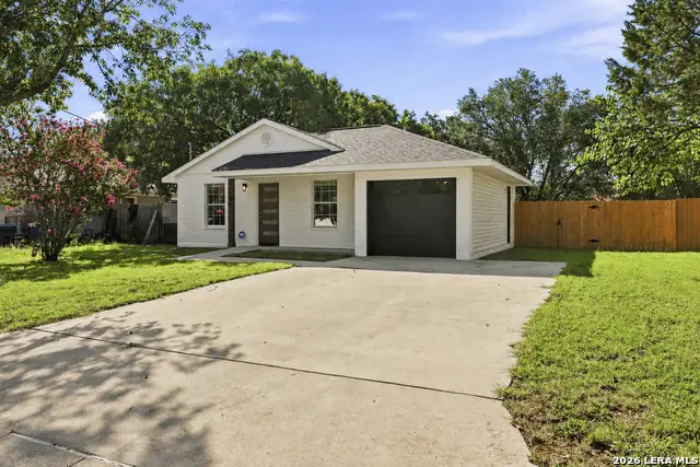 405 Goss St, Kerrville, TX 78028 - #2
