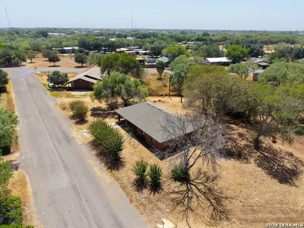 2826 Trails W, Pearsall, TX 78061