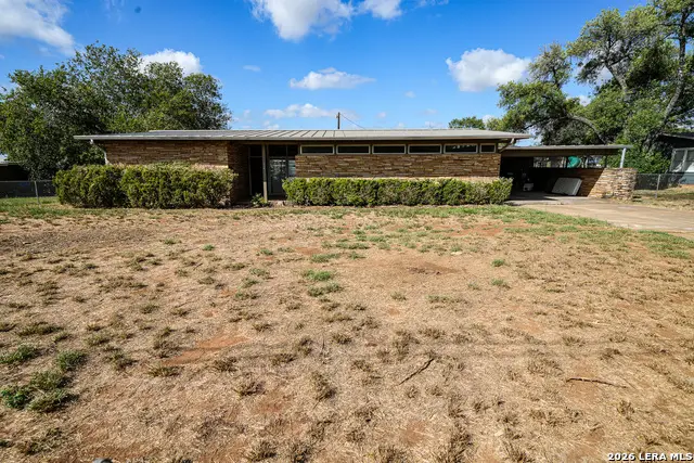 664 S Edwards Ave, Charlotte, TX 78011 - #3