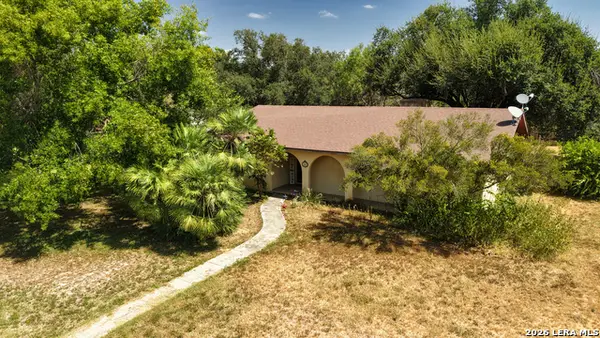 116 E Bluebonnet Drive, Uvalde, TX 78801