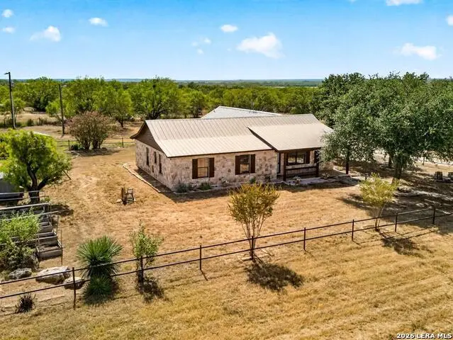 5431 State Highway 173 N, Devine, TX 78016 - #1