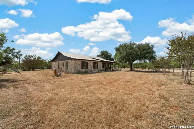 5431 State Highway 173 N, Devine, TX 78016 - #3