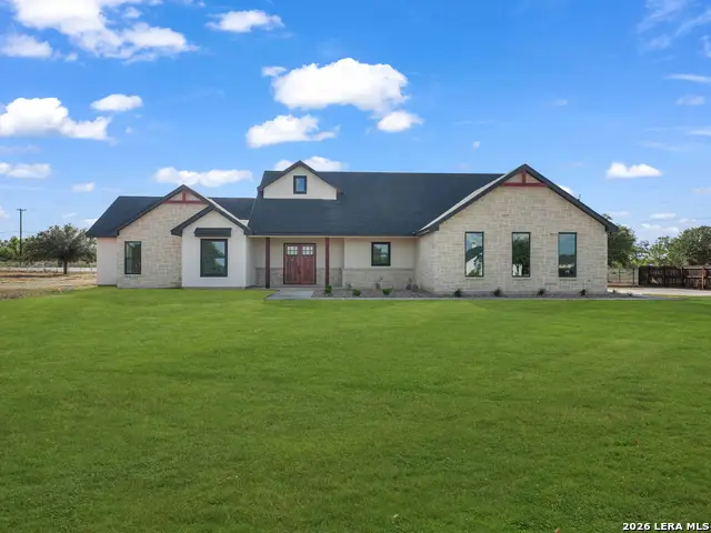 101 W Medium Meadow Dr, Lytle, TX 78052 - #1