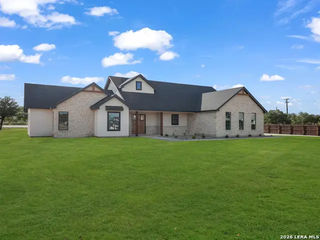 101 W Medium Meadow Dr, Lytle, TX 78052 - #2