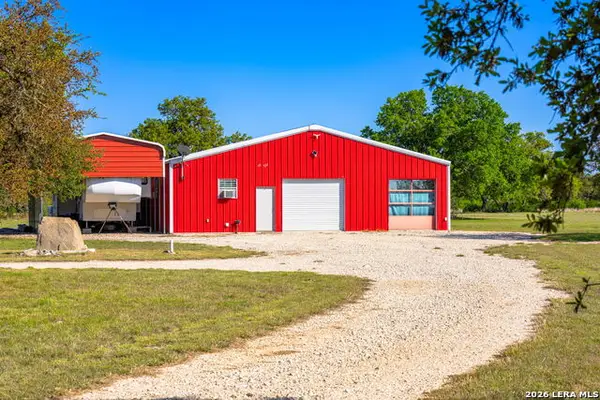 125 Headwaters Dr, Mountain Home, TX 78058