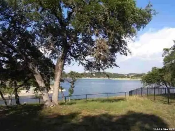 247 Oak Hideaway Dr, Canyon Lake, TX 78133