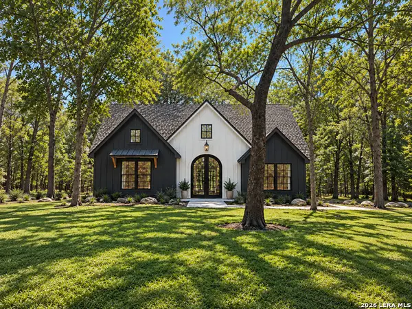 3571 County Road 676, Devine, TX 78016