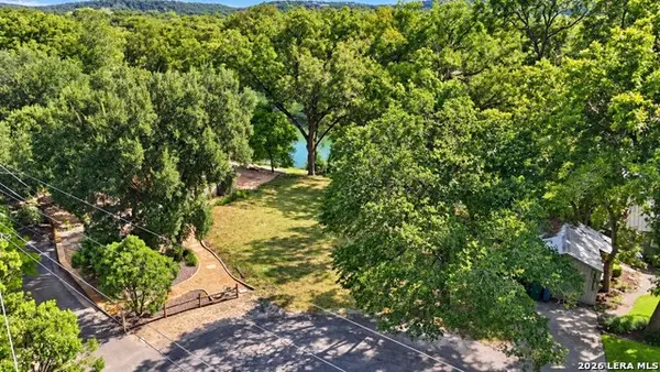 2152 Valley Dr, Canyon Lake, TX 78133