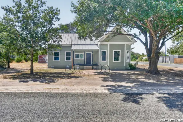 285 Avenue I, Knippa, TX 78870 - #2