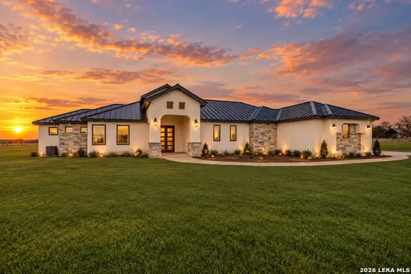 202 Venado Oak, Castroville, TX 78009