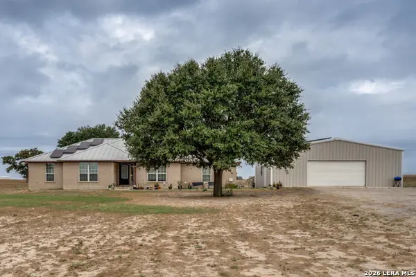 653 Lake Valley Dr, La Vernia, TX 78121