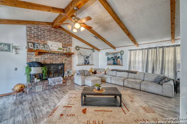 36 Pecan Dr, Leakey, TX 78873