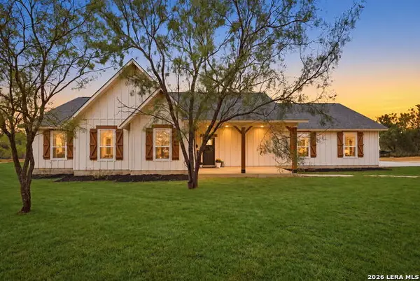 351 Private Road 6623, Devine, TX 78016