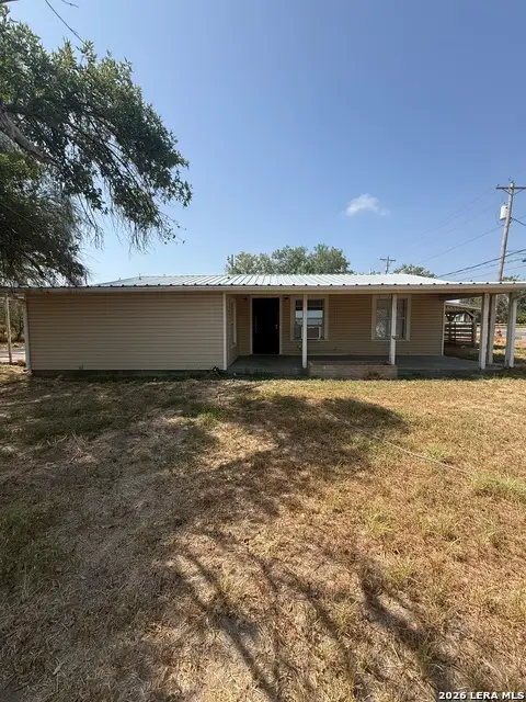 505 S 5th St, Carrizo Springs, TX 78834 - #1
