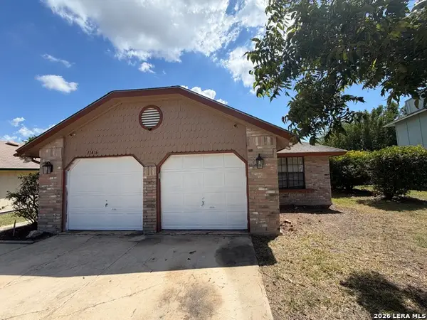 11416 Hatchet Pass Dr, San Antonio, TX 78245
