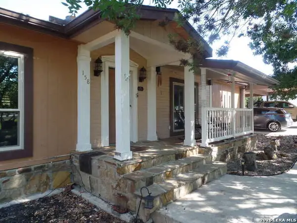 158 Oak Valley Dr, Lakehills, TX 78063