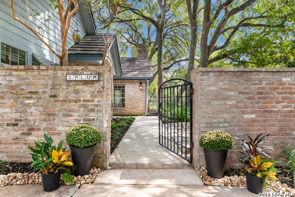6 Plum Ln, San Antonio, TX 78218