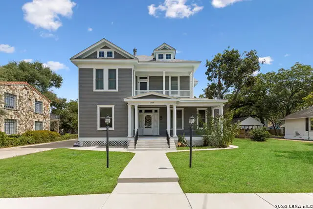 419 N River St, Seguin, TX 78155 - #2