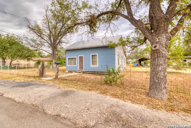 817/819 W Cargile, Uvalde, TX 78801 - #1